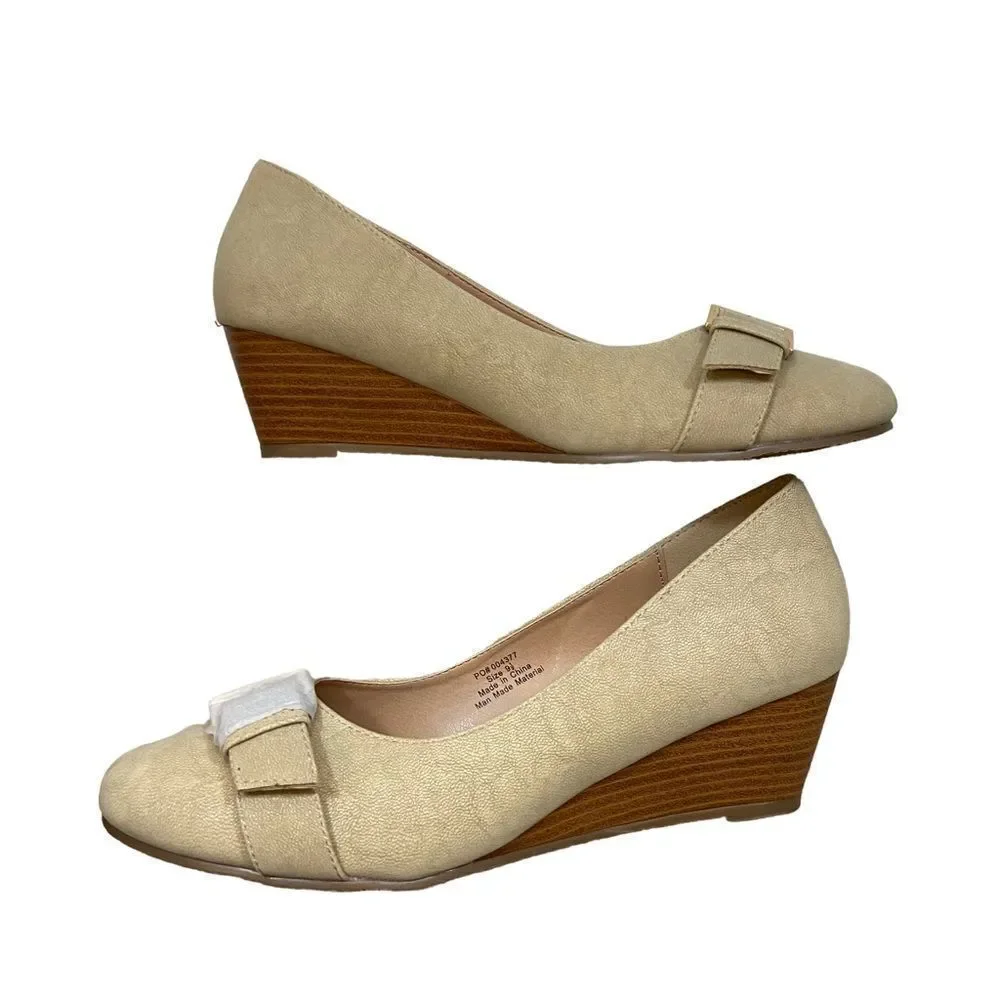 New in Box Journee Collection Graysn Wedge Heels with Buckle Bone Color Size 9.5